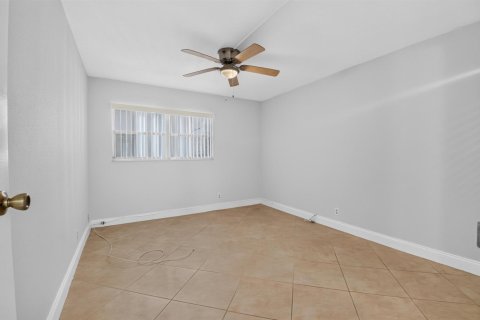 Condo in Delray Beach, Florida, 2 bedrooms № 2259696 - photo 11