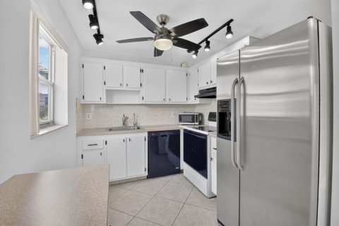Condo in Delray Beach, Florida, 2 bedrooms № 2259696 - photo 8