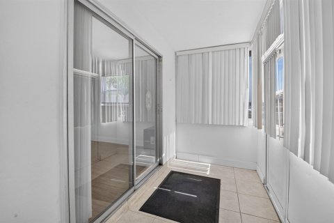 Condo in Delray Beach, Florida, 2 bedrooms № 2259696 - photo 18