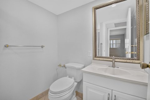 Condo in Delray Beach, Florida, 2 bedrooms № 2259696 - photo 14