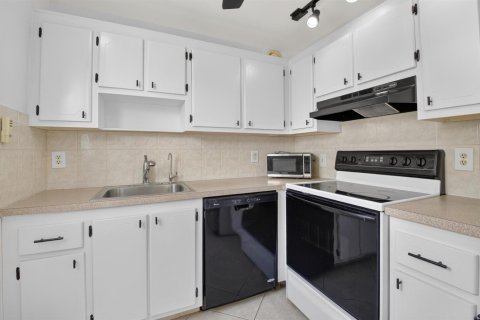 Condo in Delray Beach, Florida, 2 bedrooms № 2259696 - photo 7