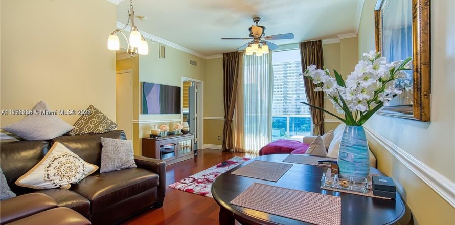 Condo in Hallandale Beach, Florida, 2 bedrooms № 1700057