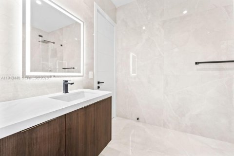 Adosado en venta en Fort Lauderdale, Florida, 4 dormitorios № 2000230 - foto 19