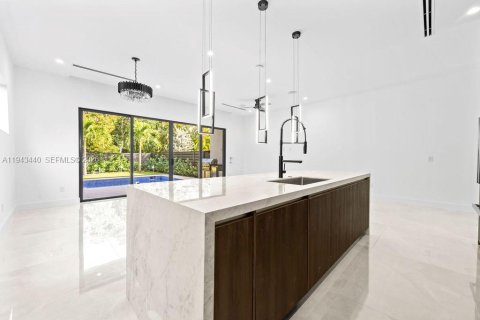 Adosado en venta en Fort Lauderdale, Florida, 4 dormitorios № 2000230 - foto 11