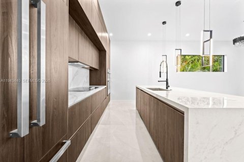 Adosado en venta en Fort Lauderdale, Florida, 4 dormitorios № 2000230 - foto 10