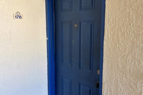 Condo in Sanford, Florida, 2 bedrooms № 2259270 - photo 4
