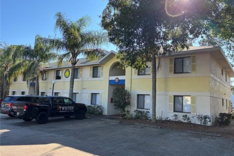 Condo in Sanford, Florida, 2 bedrooms № 2259270 - photo 2