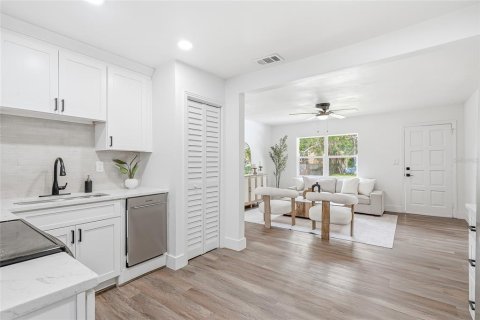 Casa en venta en Saint Petersburg, Florida, 3 dormitorios, 110.55 m2 № 2166923 - foto 9