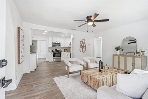 Casa en venta en Saint Petersburg, Florida, 3 dormitorios, 110.55 m2 № 2166923 - foto 2