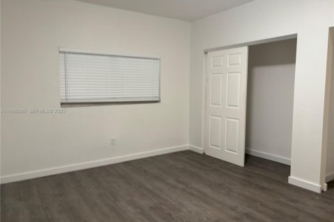 House in Miami, Florida 2 bedrooms, 72.46 sq.m. № 1994587 - photo 6