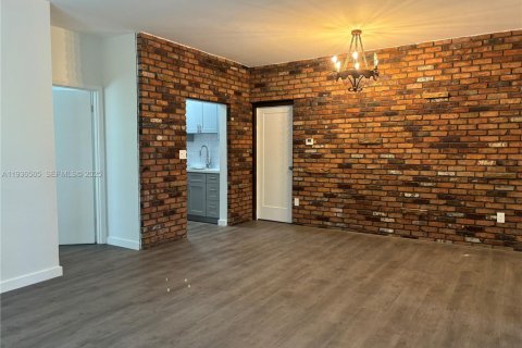 House in Miami, Florida 2 bedrooms, 72.46 sq.m. № 1994587 - photo 3