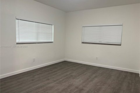 House in Miami, Florida 2 bedrooms, 72.46 sq.m. № 1994587 - photo 5