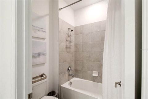 Villa ou maison à louer à Bradenton, Floride: 4 chambres, 253.07 m2 № 2298866 - photo 11