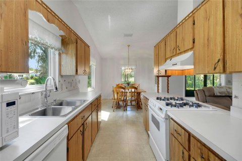 House in Leesburg, Florida 2 bedrooms, 109.81 sq.m. № 1905164 - photo 29