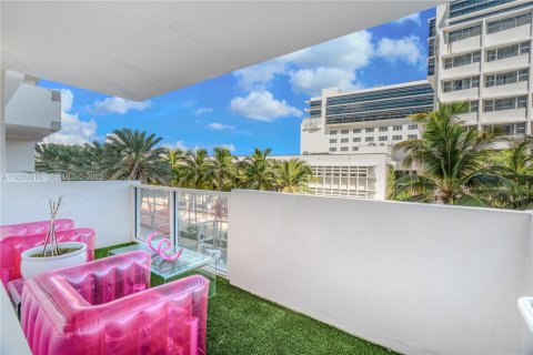 Condo in Miami Beach, Florida, 1 bedroom  № 2054184 - photo 30