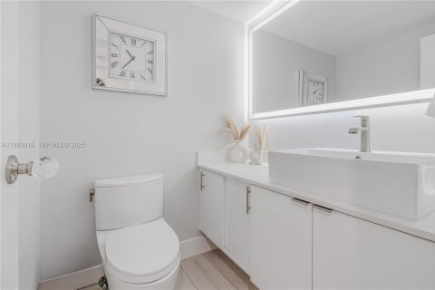 Condo in Miami Beach, Florida, 1 bedroom  № 2054184 - photo 25
