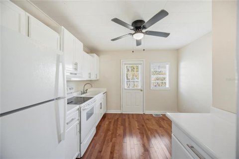 House in Bradenton, Florida 2 bedrooms, 123 sq.m. № 2100254 - photo 18