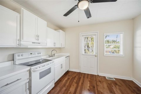 House in Bradenton, Florida 2 bedrooms, 123 sq.m. № 2100254 - photo 19