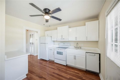 House in Bradenton, Florida 2 bedrooms, 123 sq.m. № 2100254 - photo 15