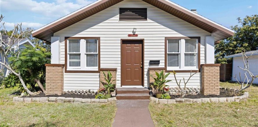 House in Bradenton, Florida 2 bedrooms, 123 sq.m. № 2100254