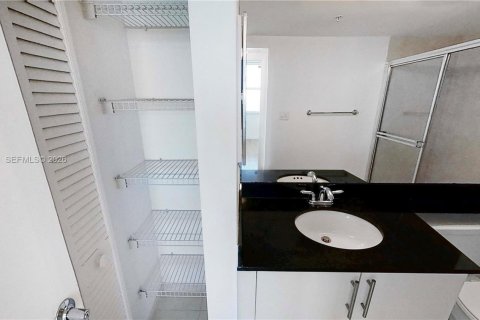 Condominio en venta en Miami, Florida, 2 dormitorios, 97.64 m2 № 2024725 - foto 10