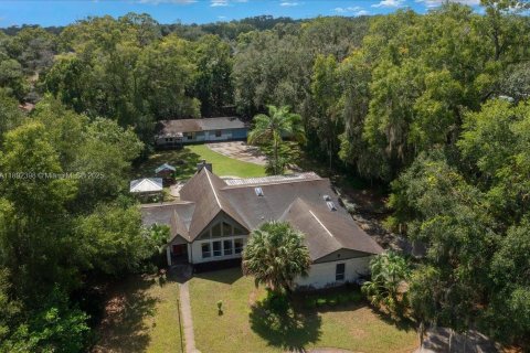 House in Ocala, Florida 5 bedrooms № 1944956 - photo 1