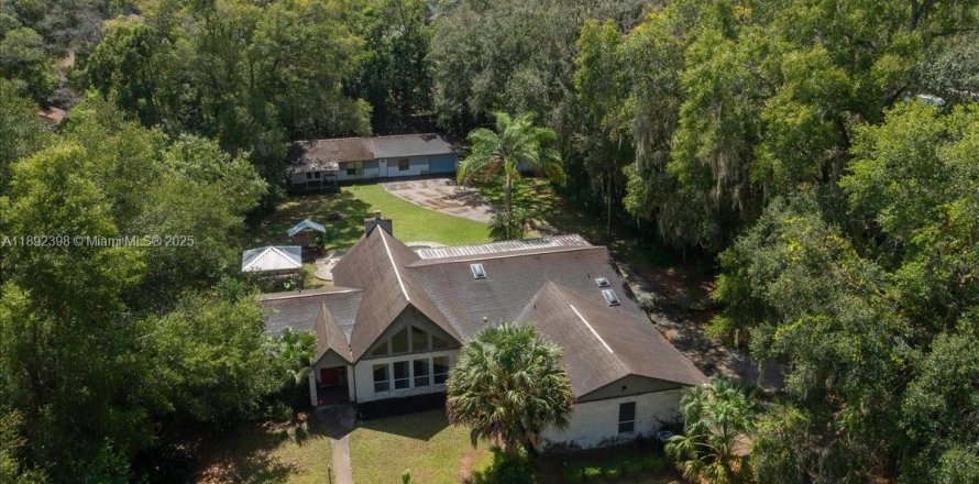 House in Ocala, Florida 5 bedrooms № 1944956