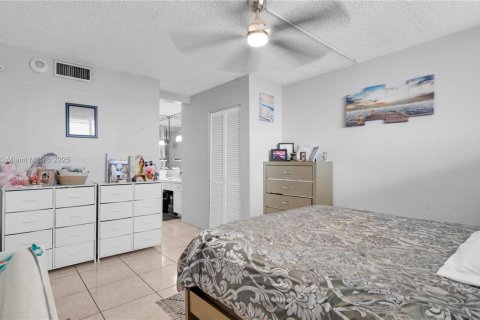 Condominio en venta en Miami Beach, Florida, 1 dormitorio, 73.76 m2 № 1951271 - foto 15