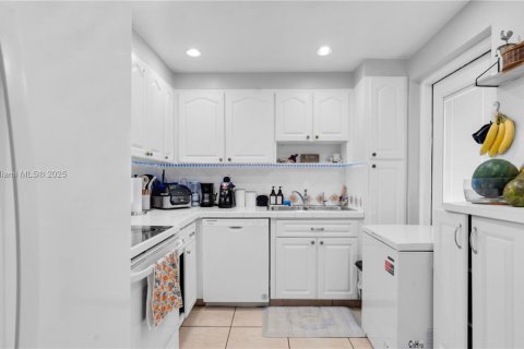 Condominio en venta en Miami Beach, Florida, 1 dormitorio, 73.76 m2 № 1951271 - foto 9