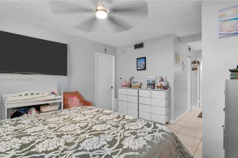 Condominio en venta en Miami Beach, Florida, 1 dormitorio, 73.76 m2 № 1951271 - foto 14