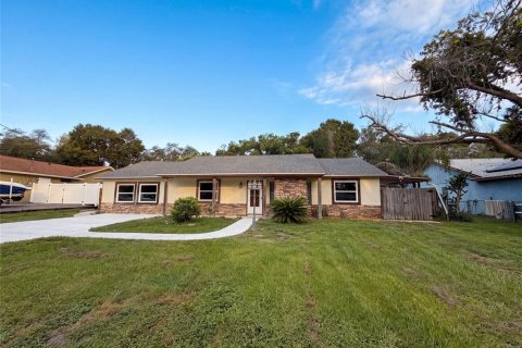 House in Deltona, Florida 3 bedrooms, 149.11 sq.m. № 2314362