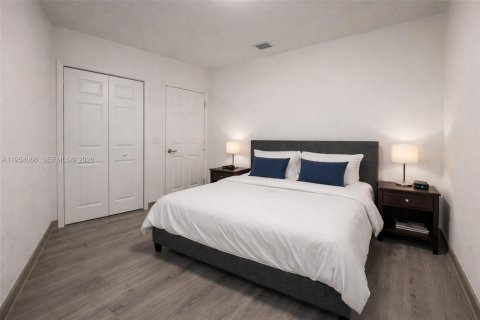 Touwnhouse à vendre à Miami, Floride: 4 chambres, 168.62 m2 № 2010057 - photo 13