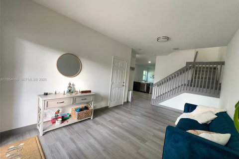 Touwnhouse à vendre à Miami, Floride: 4 chambres, 168.62 m2 № 2010057 - photo 5