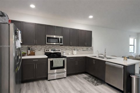 Touwnhouse à vendre à Miami, Floride: 4 chambres, 168.62 m2 № 2010057 - photo 6