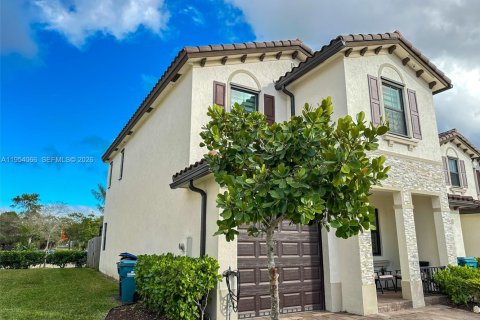 Touwnhouse à vendre à Miami, Floride: 4 chambres, 168.62 m2 № 2010057 - photo 2