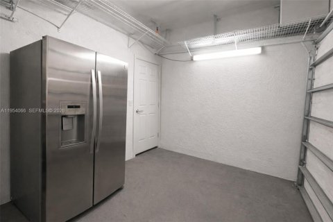 Touwnhouse à vendre à Miami, Floride: 4 chambres, 168.62 m2 № 2010057 - photo 21