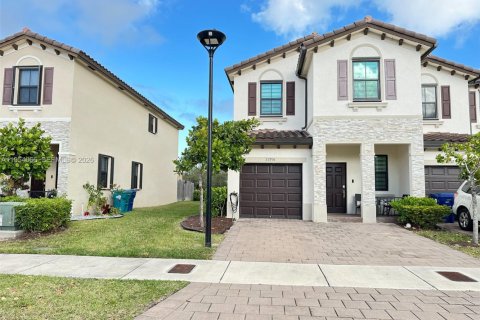 Touwnhouse à vendre à Miami, Floride: 4 chambres, 168.62 m2 № 2010057 - photo 1