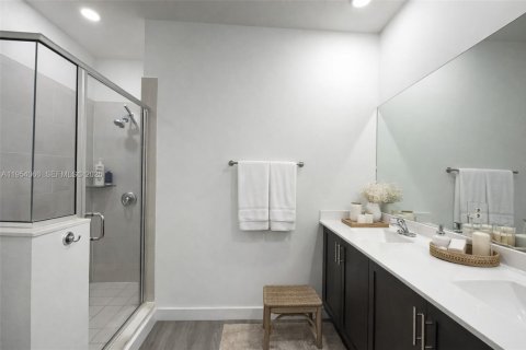 Touwnhouse à vendre à Miami, Floride: 4 chambres, 168.62 m2 № 2010057 - photo 11