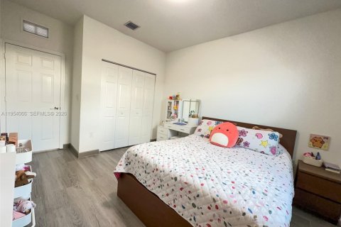 Touwnhouse à vendre à Miami, Floride: 4 chambres, 168.62 m2 № 2010057 - photo 15