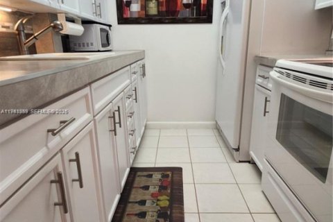 Купить кондоминиум в Дирфилд-Бич, Флорида 1 спальня, 68.56м2, № 2088942 - фото 13
