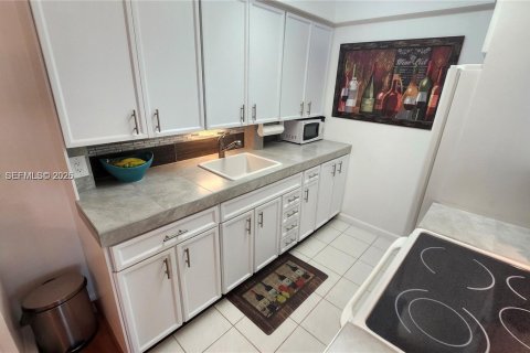 Купить кондоминиум в Дирфилд-Бич, Флорида 1 спальня, 68.56м2, № 2088942 - фото 11