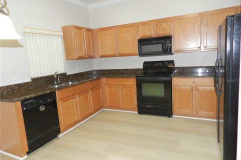 House in Poinciana, Florida 2 bedrooms, 146.23 sq.m. № 2342602 - photo 12