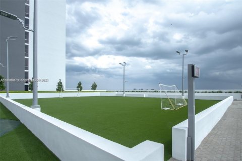 Condo in North Miami Beach, Florida, 2 bedrooms № 1994045 - photo 24