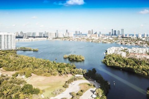 Condo in North Miami Beach, Florida, 2 bedrooms № 1994045 - photo 29