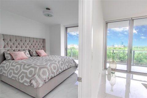 Condo in North Miami Beach, Florida, 2 bedrooms № 1994045 - photo 8