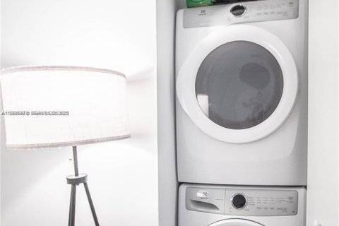 Condo in North Miami Beach, Florida, 2 bedrooms № 1994045 - photo 20