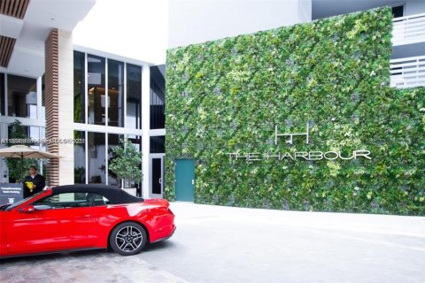 Condo in North Miami Beach, Florida, 2 bedrooms № 1994045 - photo 11