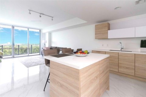 Condo in North Miami Beach, Florida, 2 bedrooms № 1994045 - photo 3