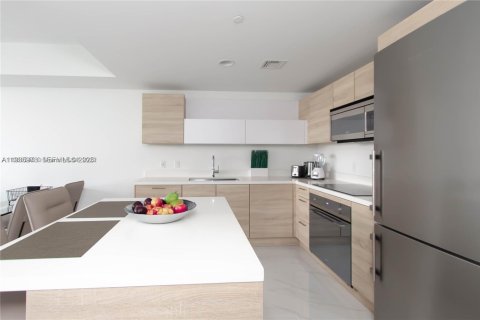 Condo in North Miami Beach, Florida, 2 bedrooms № 1994045 - photo 5