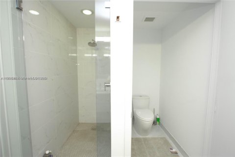 Condo in North Miami Beach, Florida, 2 bedrooms № 1994045 - photo 23
